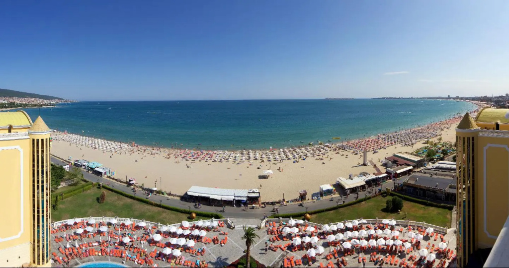 Beach & Waterfront