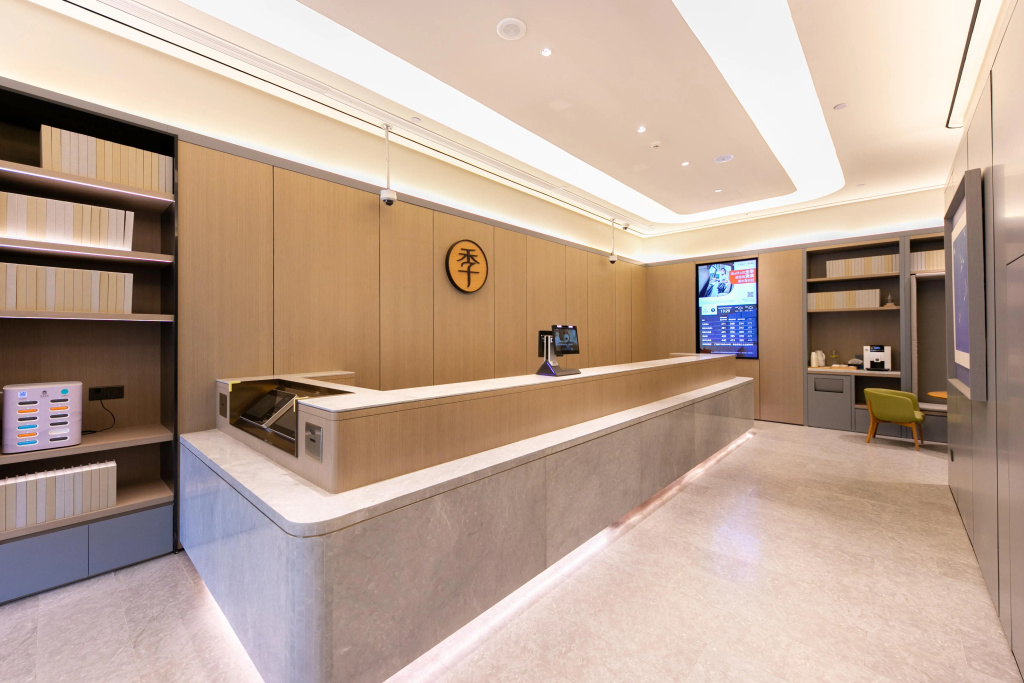 Lobby & Reception