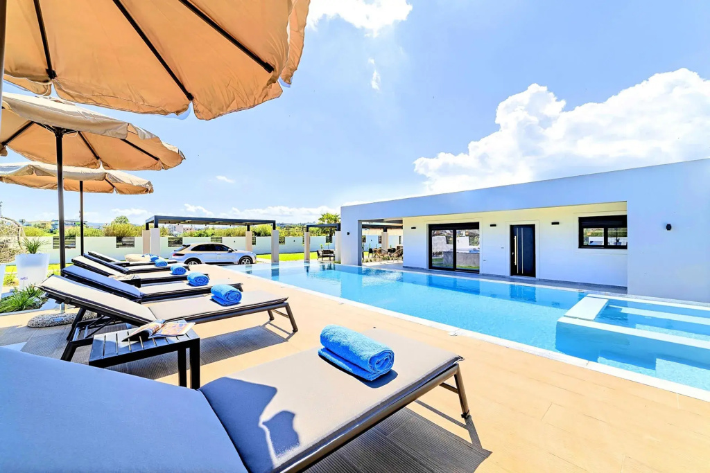 Villa Solaris Heated Pool & Hot Tub