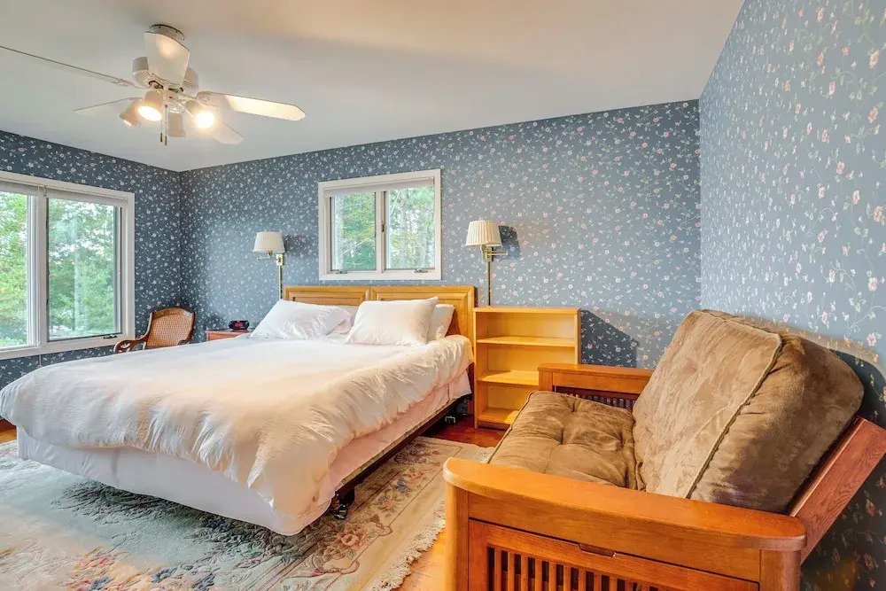 Lakefront Home w/ Fire Pit in Eagle River — фото 4