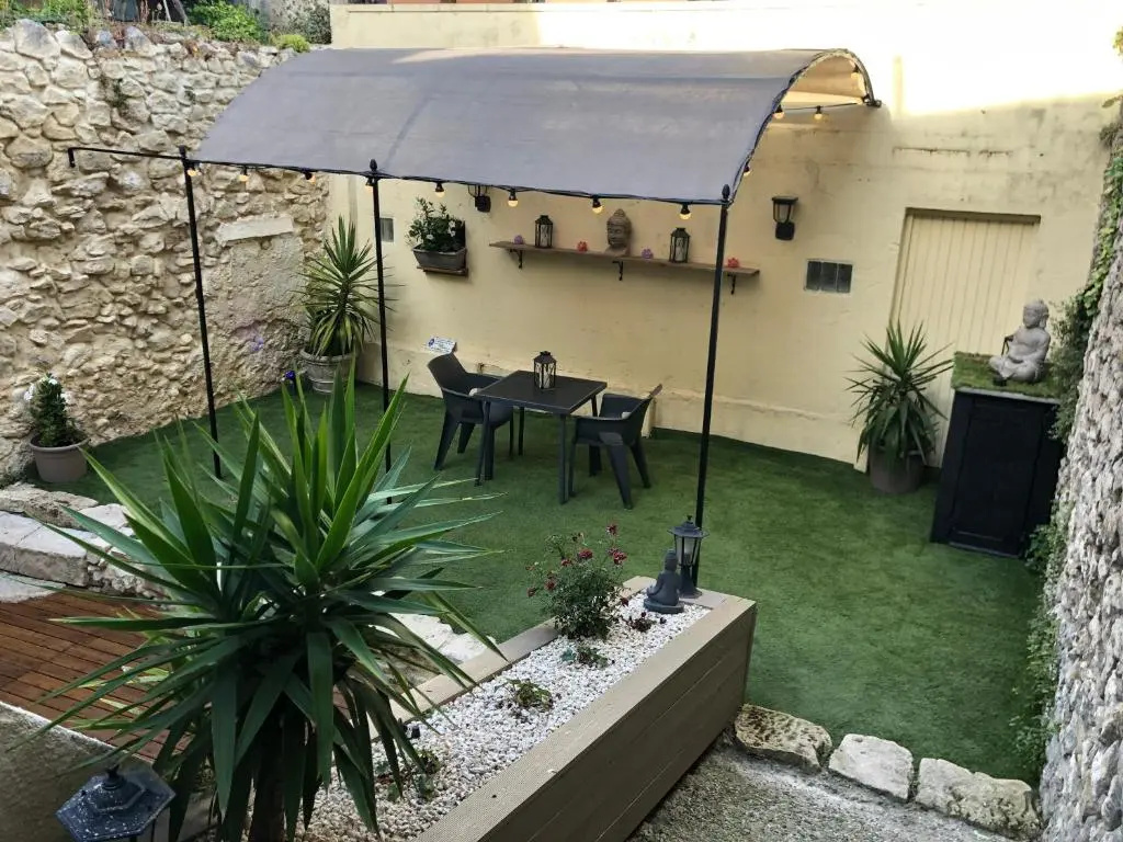Appartement Love room avec jacuzzi et hammam privatisé Lieu insolite en amoureux Spa détente assurée avec de doux massages