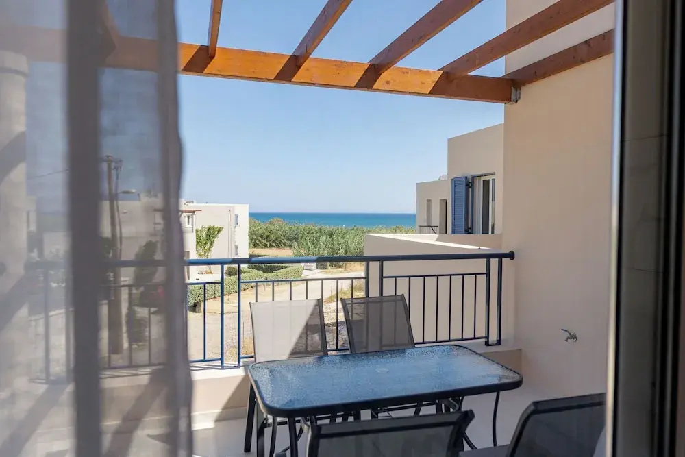 Phaedrus Living: Seaside Thalassa Cretan 201