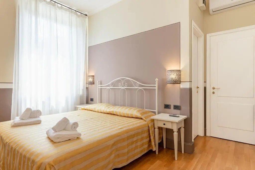 Deluxe Double room (full double bed)