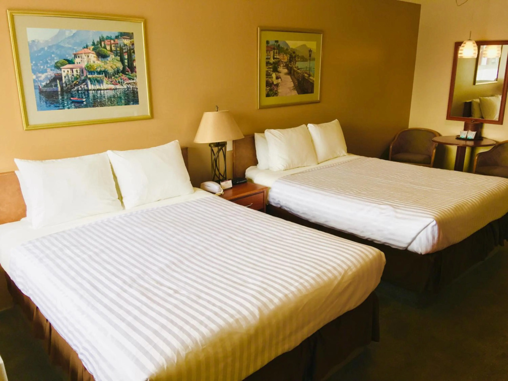 Thunderbird Motor Inn — 4