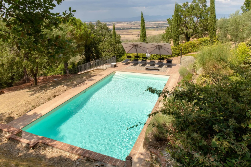 Il Giardino will make you fall in love with its enchanting view of the Umbrian countryside and Lake-Il Giardino