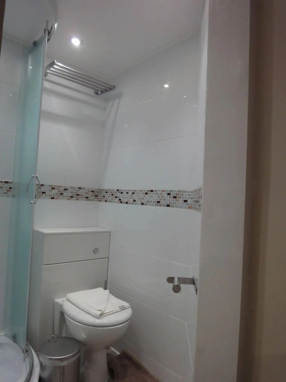 Dylan Earls Court - Général