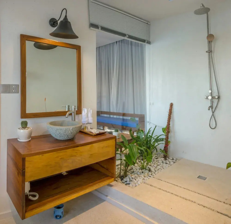 Deluxe Double room with pool view (full double bed)
