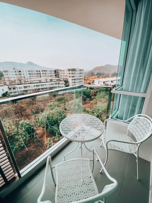 Люкс c 1 комнатой с балконом и с видом на горы в First Choice Grand Suites
