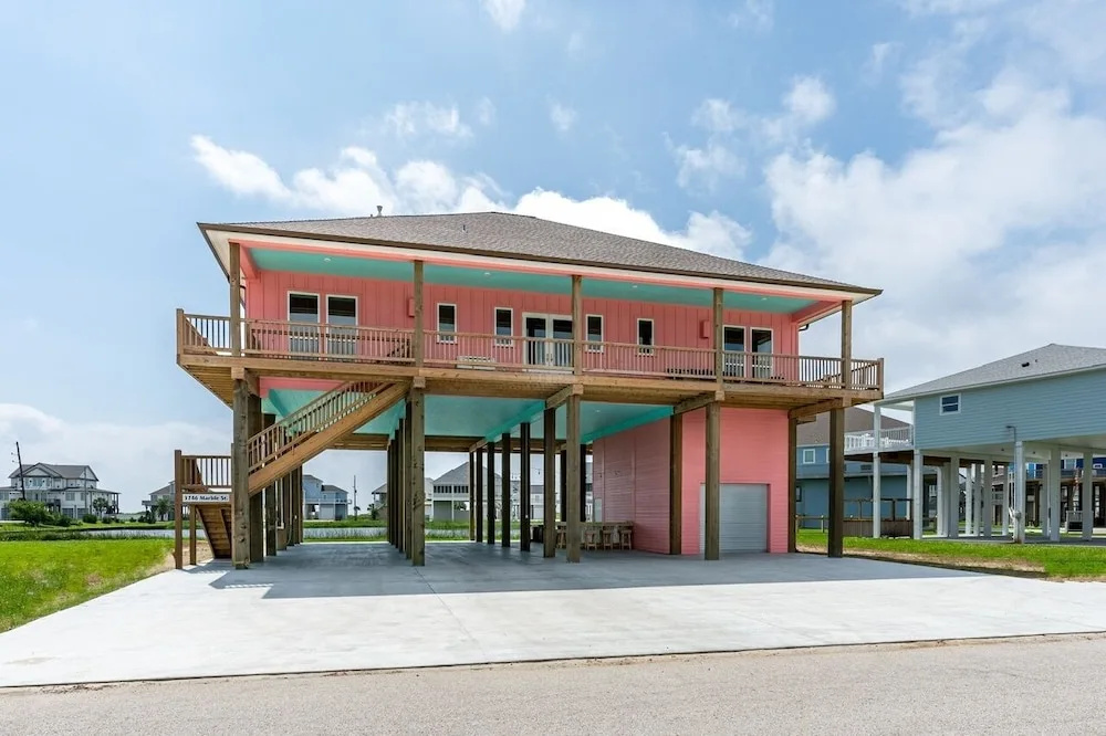 Coral Cabana 4 Bedroom Home by RedAwning