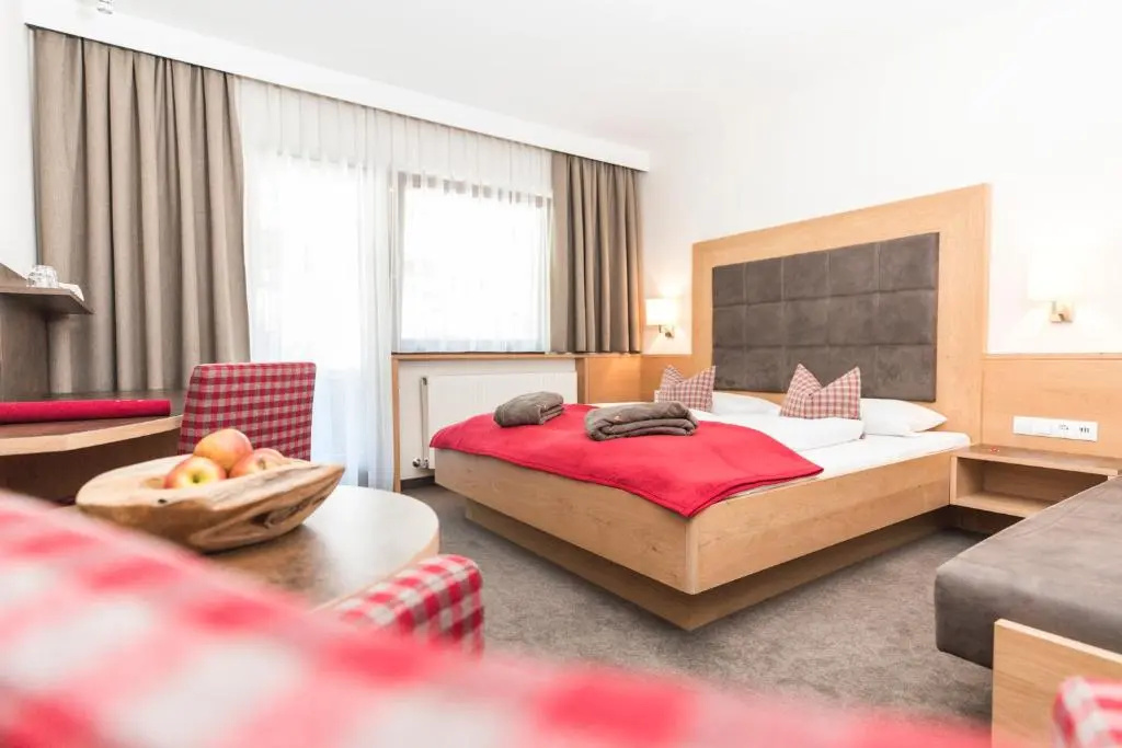 Standard Double room with street view (full double bed)