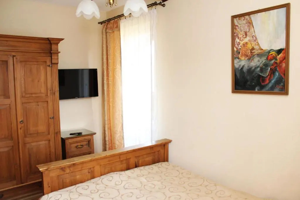 Classic Double room with balcony (full double bed)