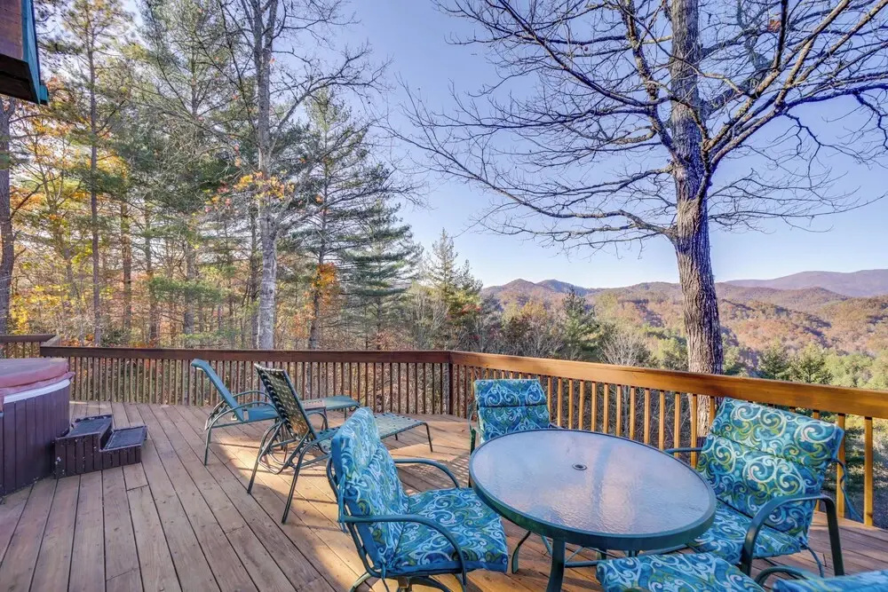 Almond Vacation Rental w/ Mountain Views!