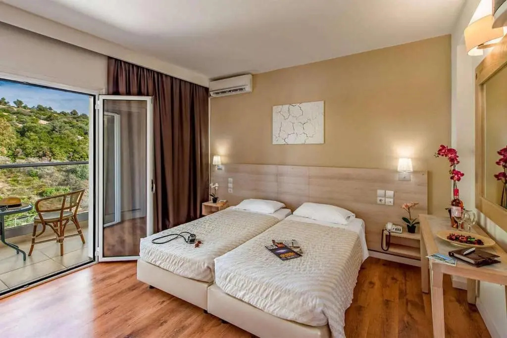 Classic Double room with land view (full double bed)