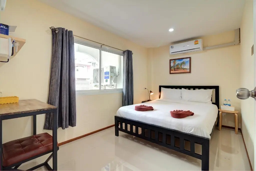 Standard Double room with city view (full double bed)