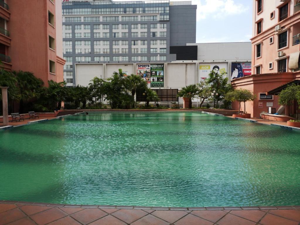 Marina Court Luxury Penthouse
