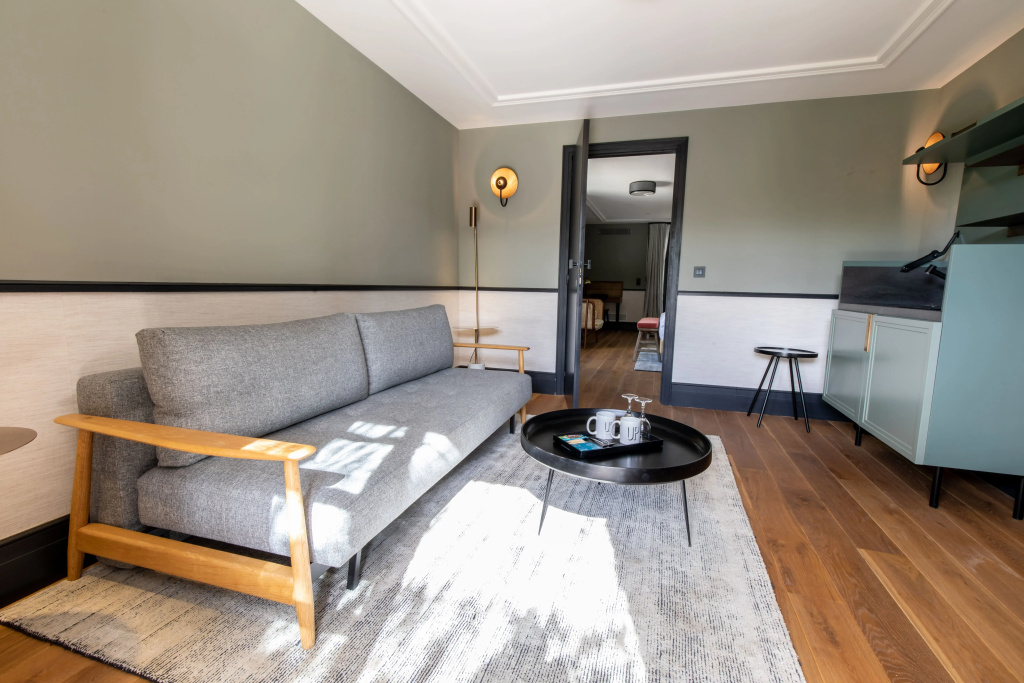 2 Bedrooms Apartment