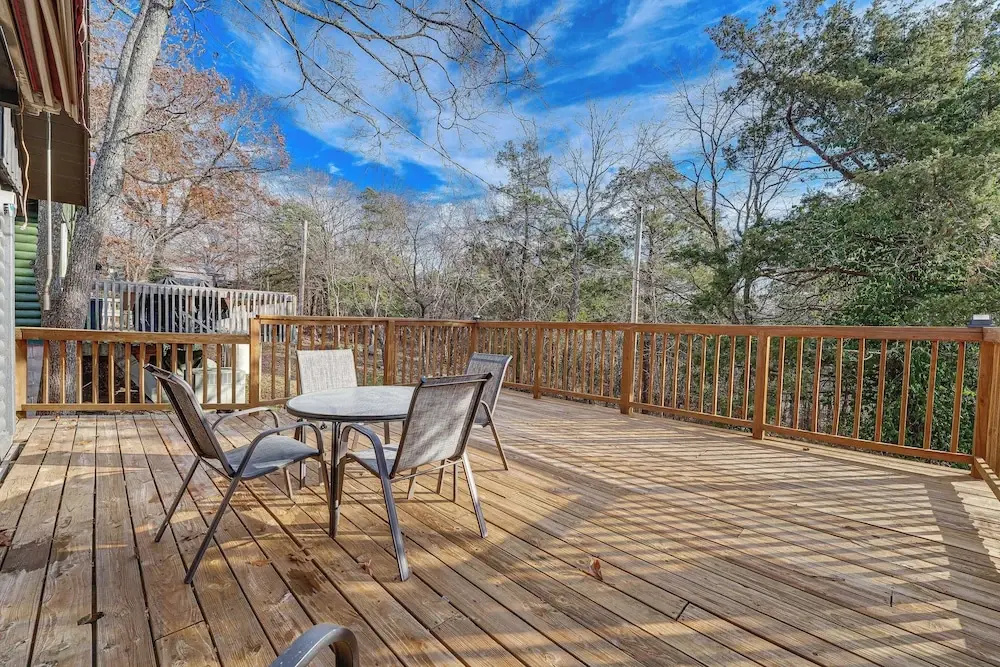Inviting Cabin ~ 11 Mi to Silverdollar City
