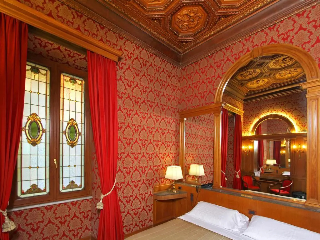 Deluxe Double room (full double bed)