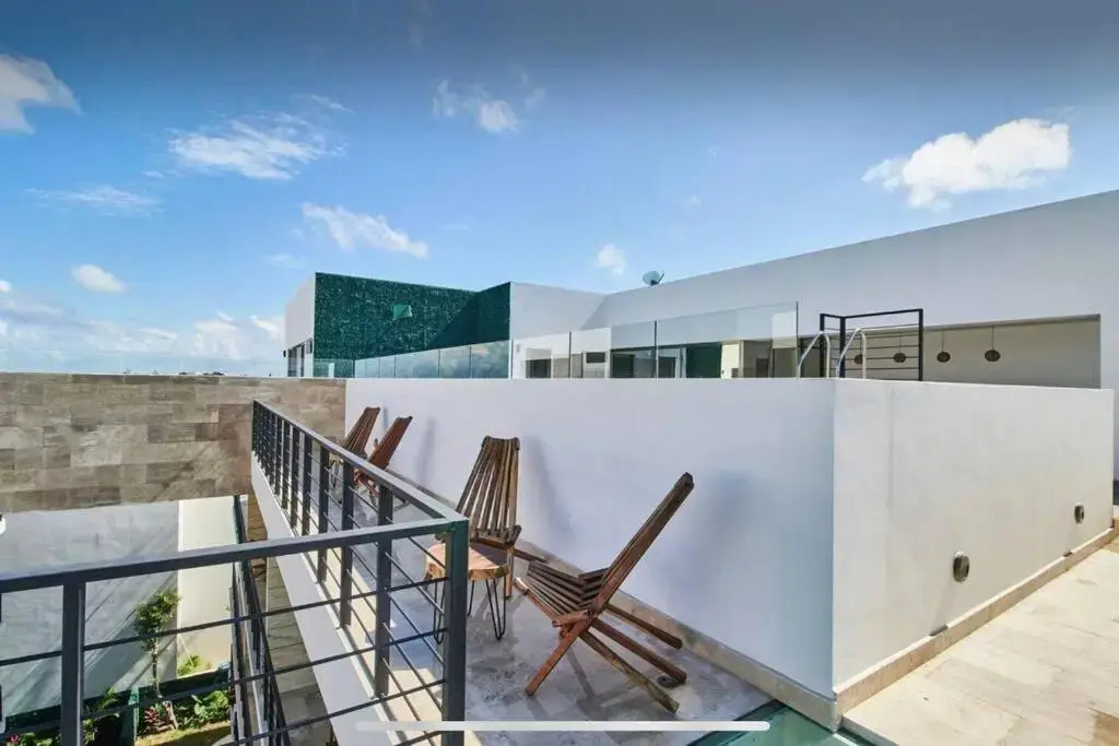 2 Bedroom apartment with 2 Pools, Wifi & GYM