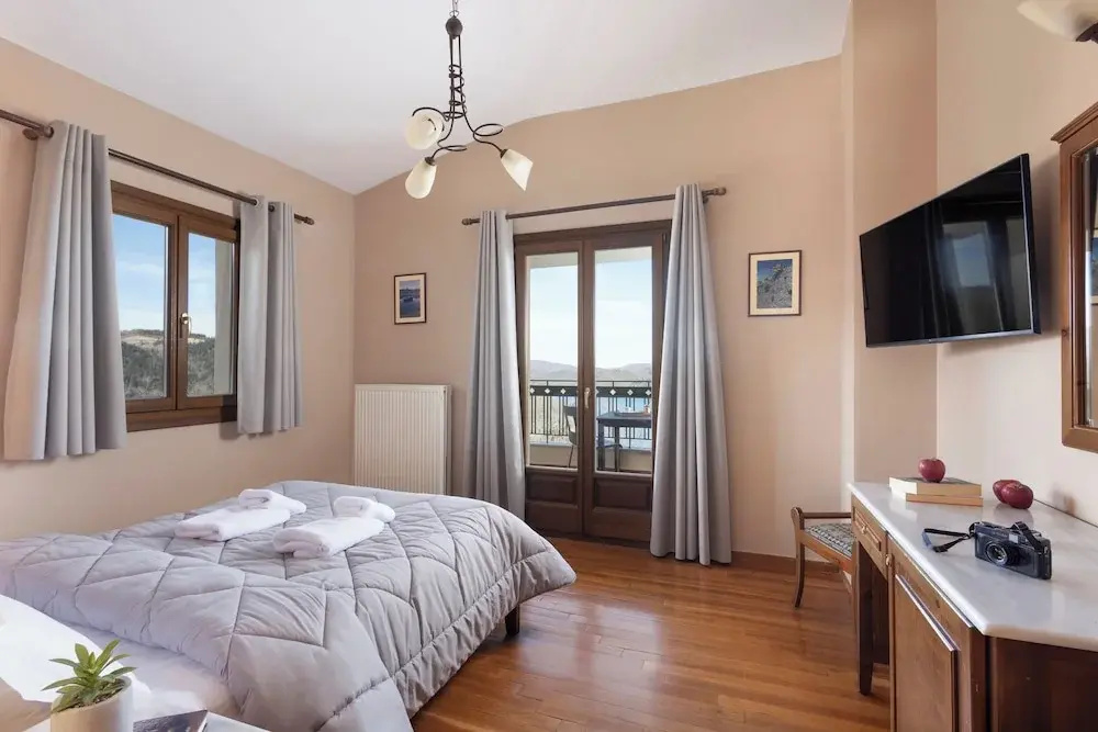 1 Bedroom Apartment with balcony and with lake view