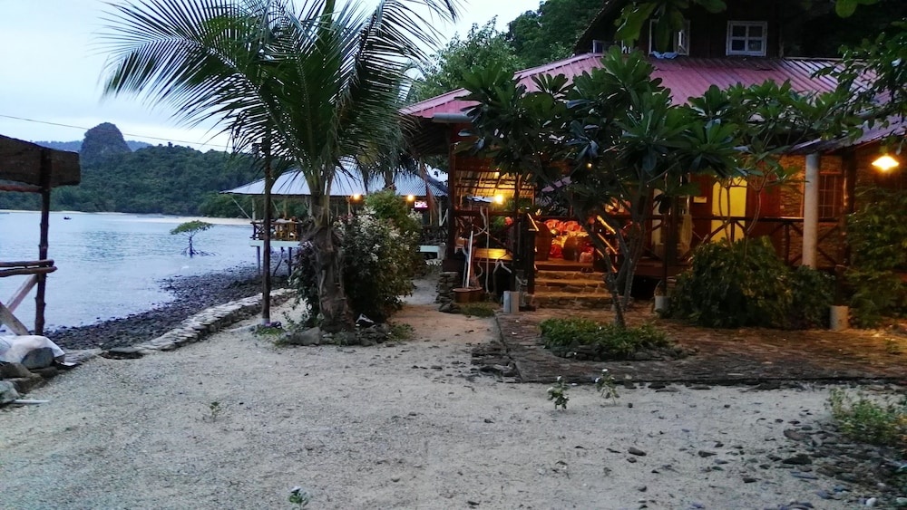 Beach & Waterfront