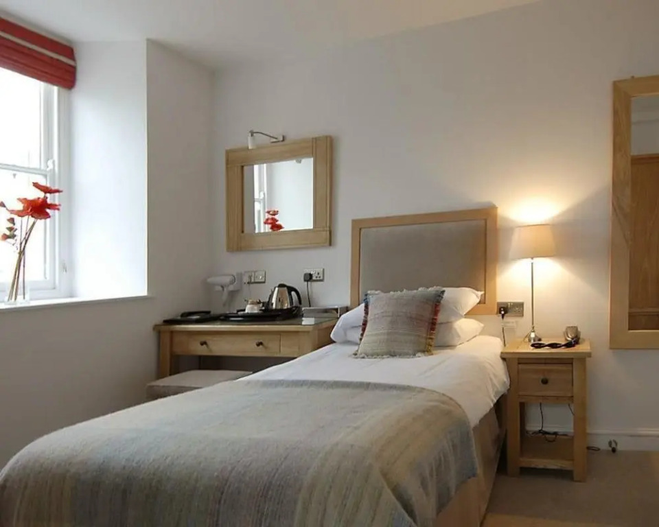 Gwesty'r Emlyn Hotel by null