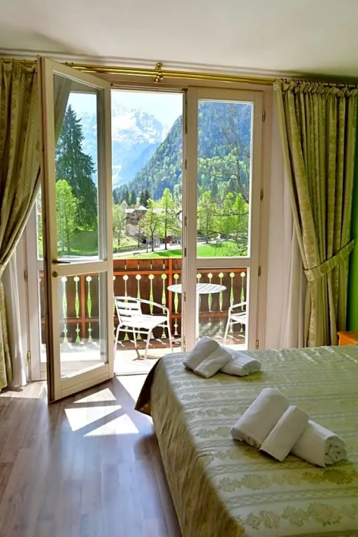 Standard Double room with balcony (full double bed)