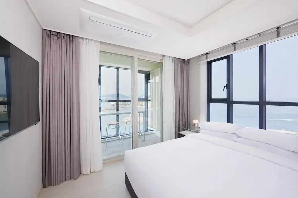 Deluxe Double room with balcony (full double bed)