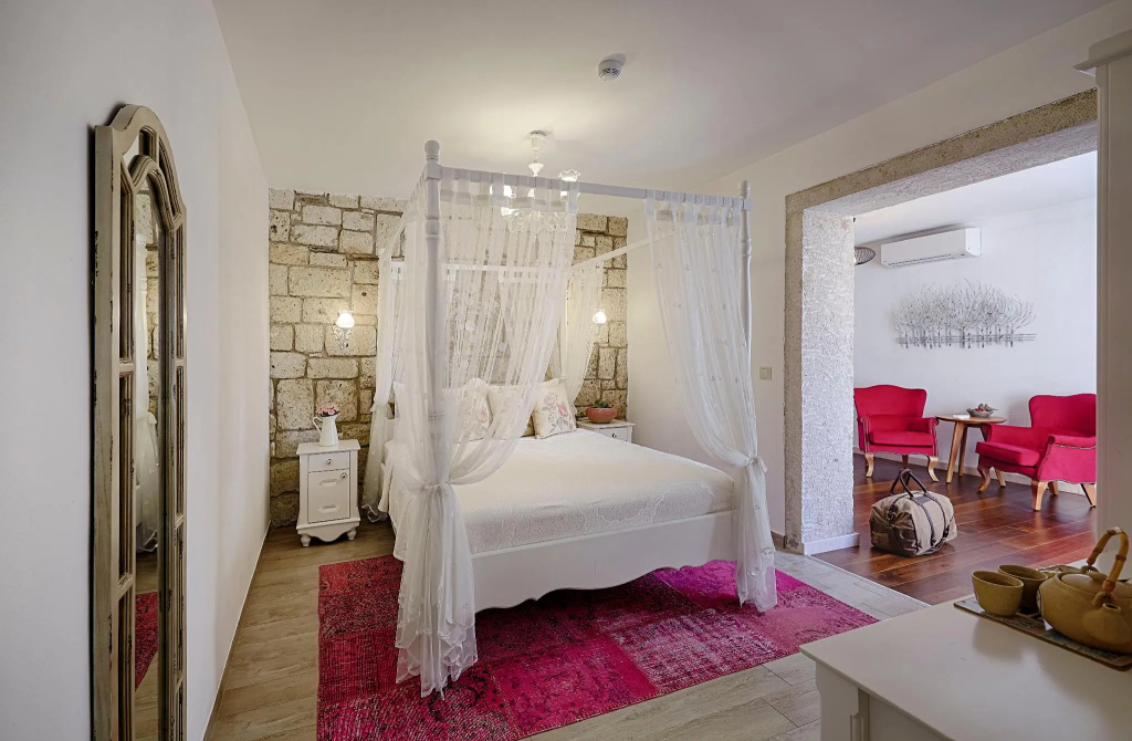 Double Suite (full double bed)