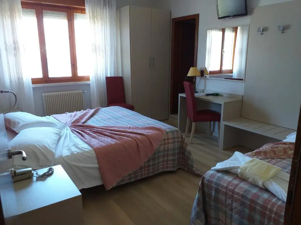 Standard Triple room with lake view