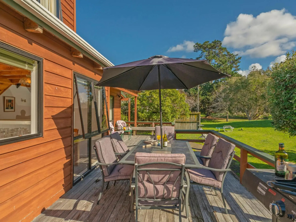 Sea Breeze Sanctuary - Pauanui Holiday Home