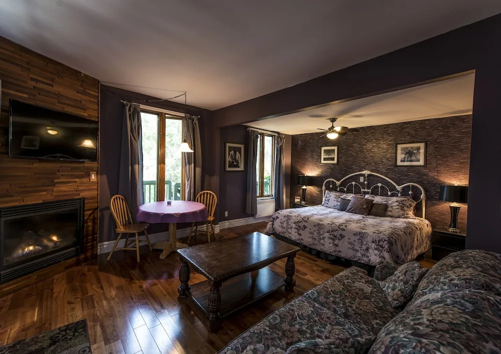 Deluxe Double room with lake view (full double bed)