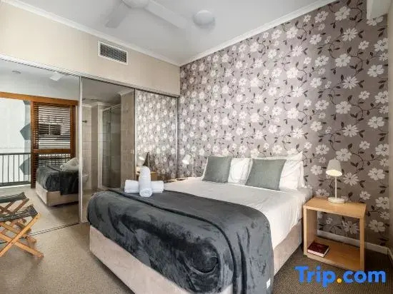 2 Bedrooms Apartment with balcony and with pool view