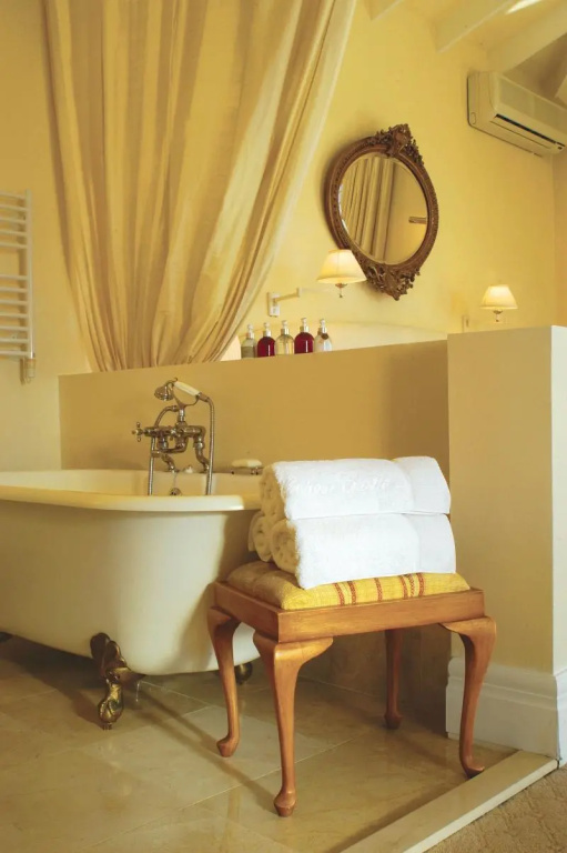 Standard Double room with balcony (full double bed)