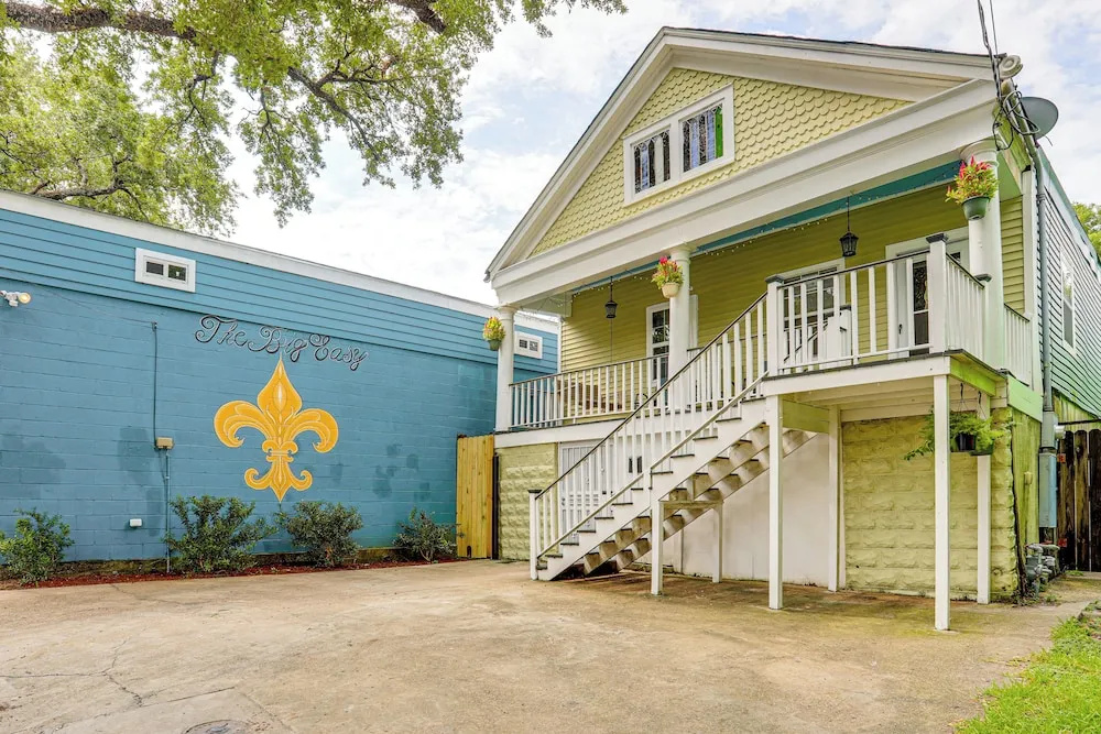Historic Home + Carriage House in Mid-city Nola!