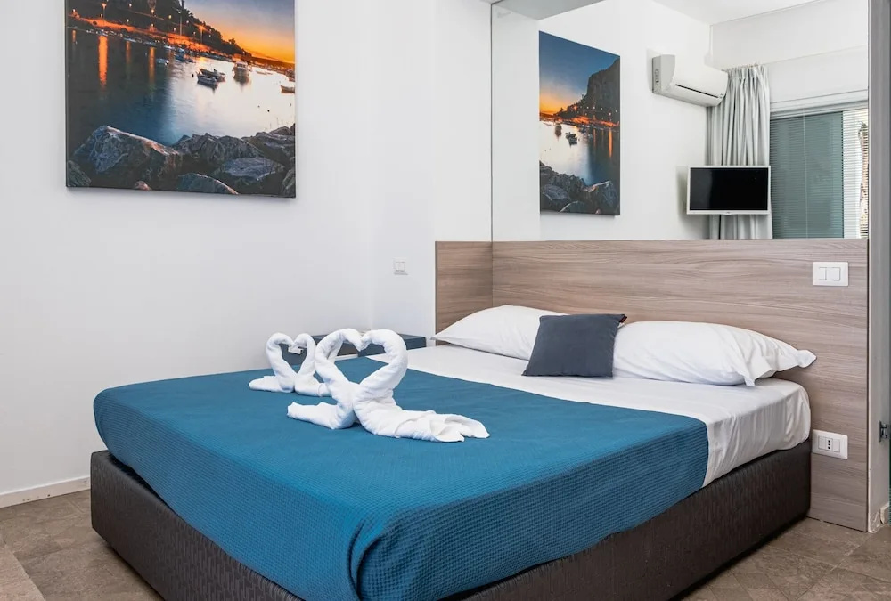 Superior Double room with balcony and with sea view (full double bed)