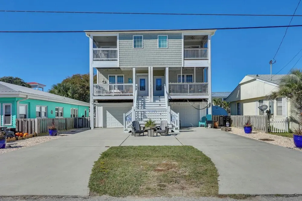 Townhome w/ 2 Decks: Walk to Ocean!