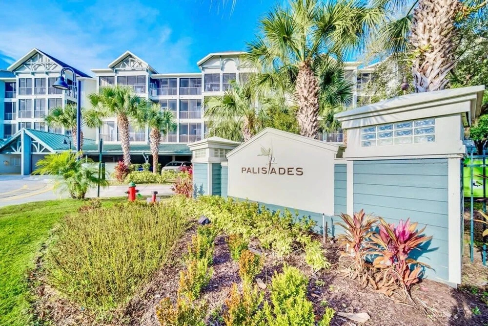 Upstay: Pet-friendly Family Condo w Poolsleeps 8