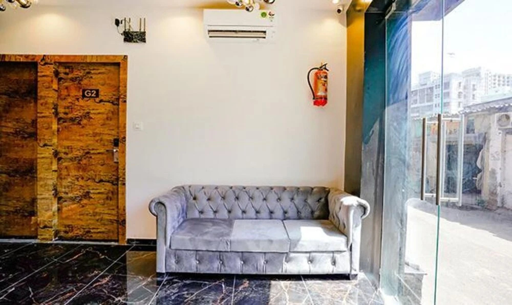 Lobby & Reception
