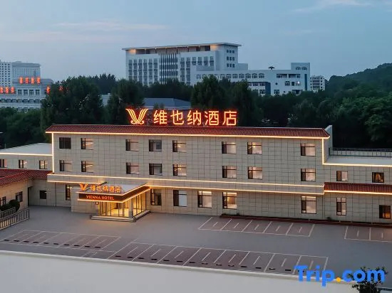 Vienna Hotel (Huludao Municipal Government Haibin South Road)