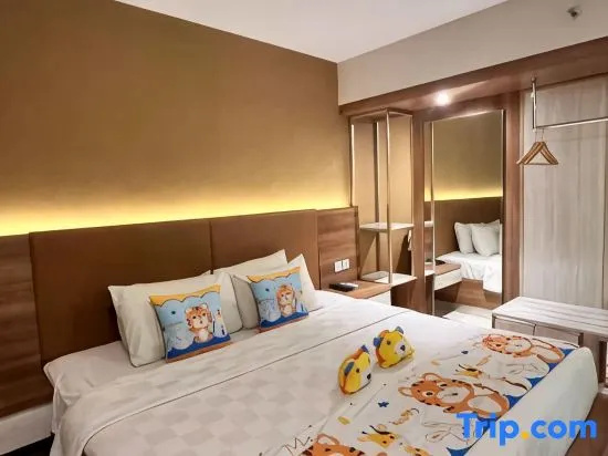 Family Suite with street view