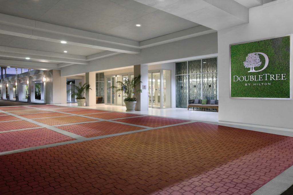 DoubleTree by Hilton at the Entrance to Universal Orlando