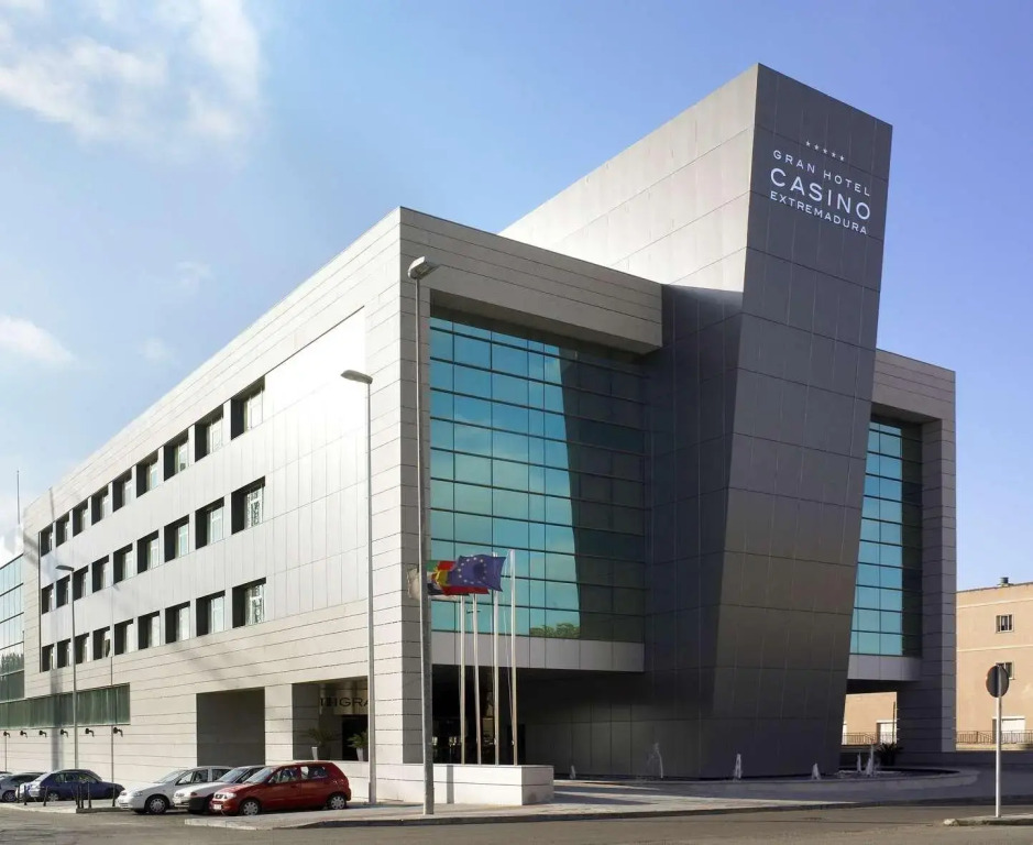 NH Gran Hotel Casino Extremadura — фото