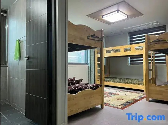 6 Bedrooms Bed in Dorm (male dorm)