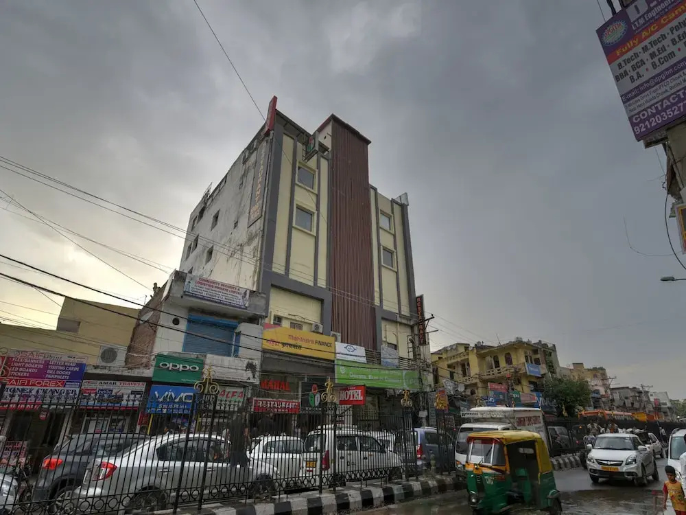 Capital O 16970 Hotel Mahal