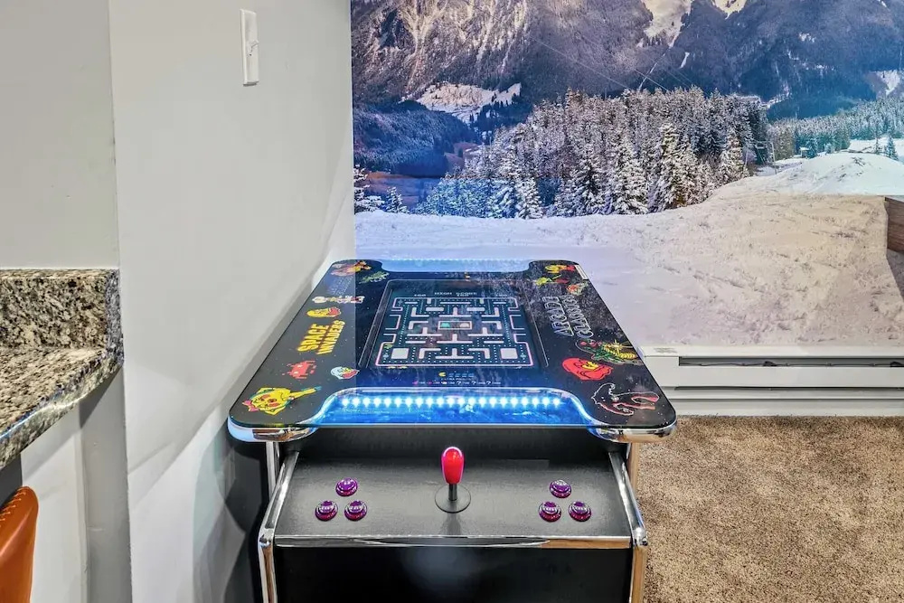 Slopeside Escape by Avantstay Walk to Ski Lifts Arcade Games + Shuffleboard
