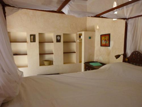 Subira House by null