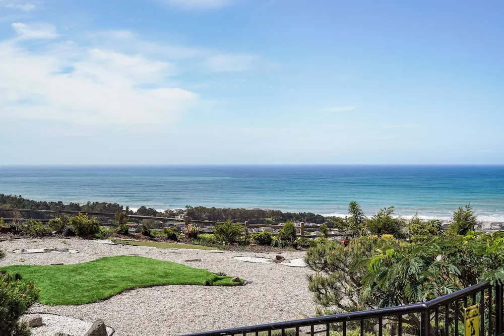 Oceanview 2BR 1Bath Balcony Sunset Views