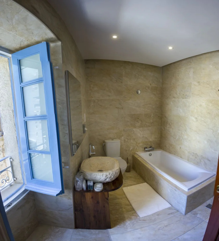 Suite with balcony and with city view
