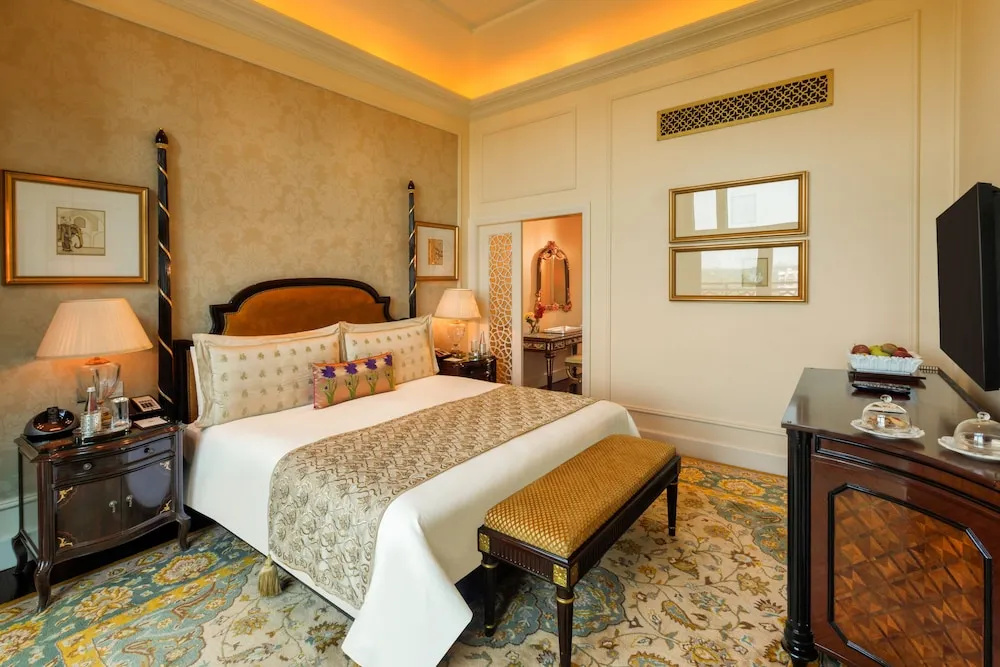Luxury Double Suite full double bed